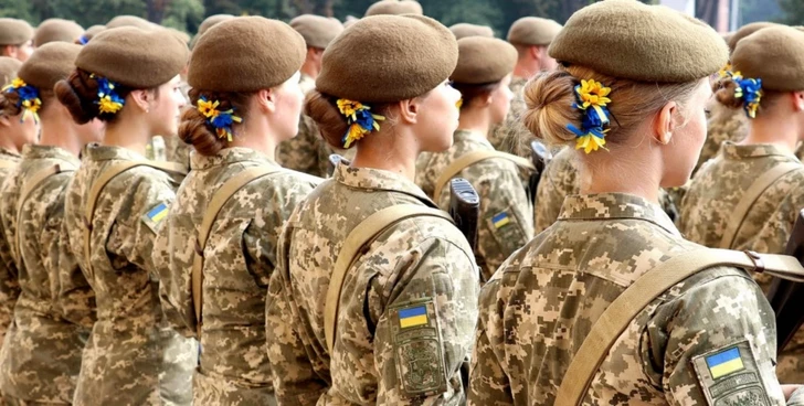 Ucrania registra automáticamente a mujeres médicas y farmacéuticas para el servicio militar