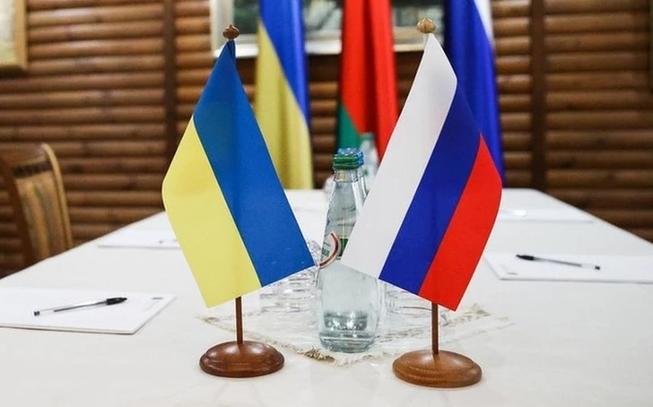 Bakú se ofrece a acoger negociaciones de paz entre Rusia y Ucrania