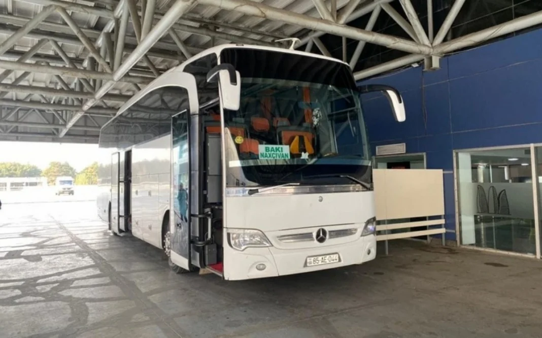 Se reanuda el servicio de autobuses Bakú–Najchiván–Bakú tras breve interrupción en Irán