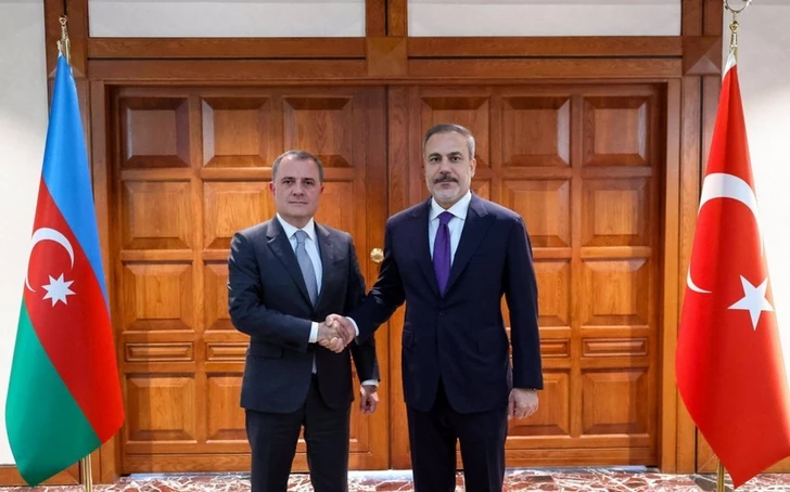 Cancilleres de Azerbaiyán y Turquía Reafirman su Apoyo al Proceso de Paz con Armenia