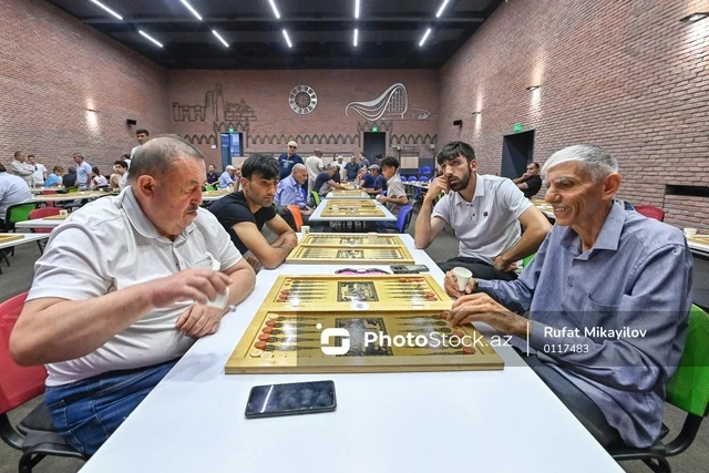 Bakú elige a los mejores jugadores de backgammon en el campeonato nacional