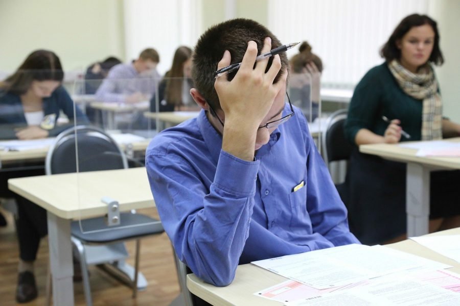 El regreso del ensayo: Azerbaiyán reincorpora la escritura en los exámenes de ingreso tras 17 años