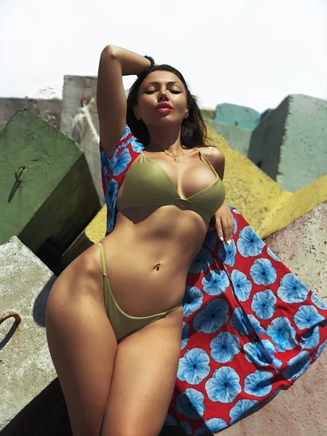 Diputado ruso propone prohibir los bikinis tipo tanga en playas y piscinas públicas