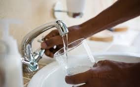 Ola de calor, sequía y lavado de coches: ¿por qué crece la escasez de agua en Azerbaiyán?