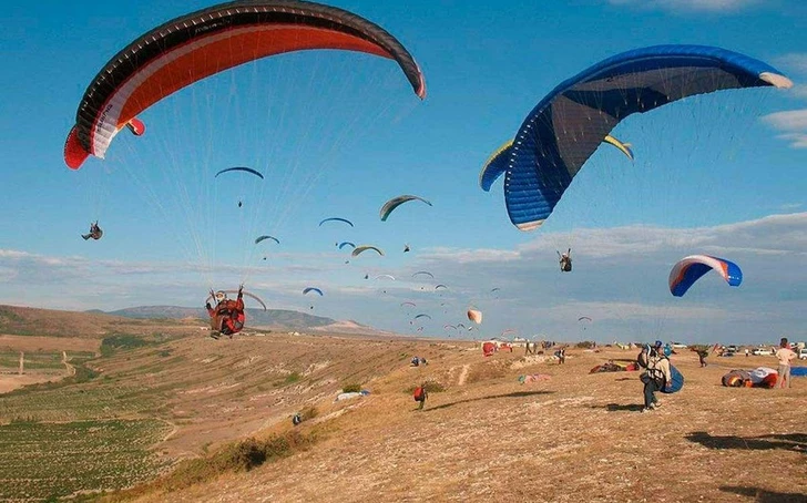 Adrenalina Peligrosa: Por Qué el Turismo Extremo en Azerbaiyán Requiere una Regulación Urgente