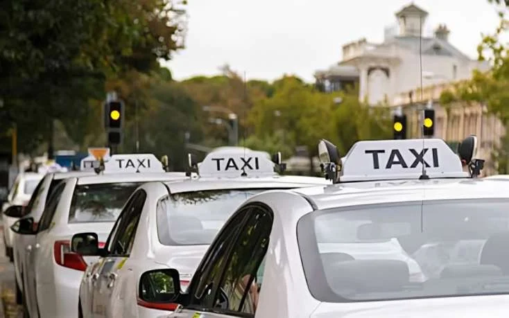 ¿Límite al Número de Taxis en Bakú? Experto Dice Que No