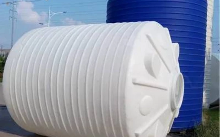 Problema de agua en la capital: más de la mitad de los residentes deben almacenar agua