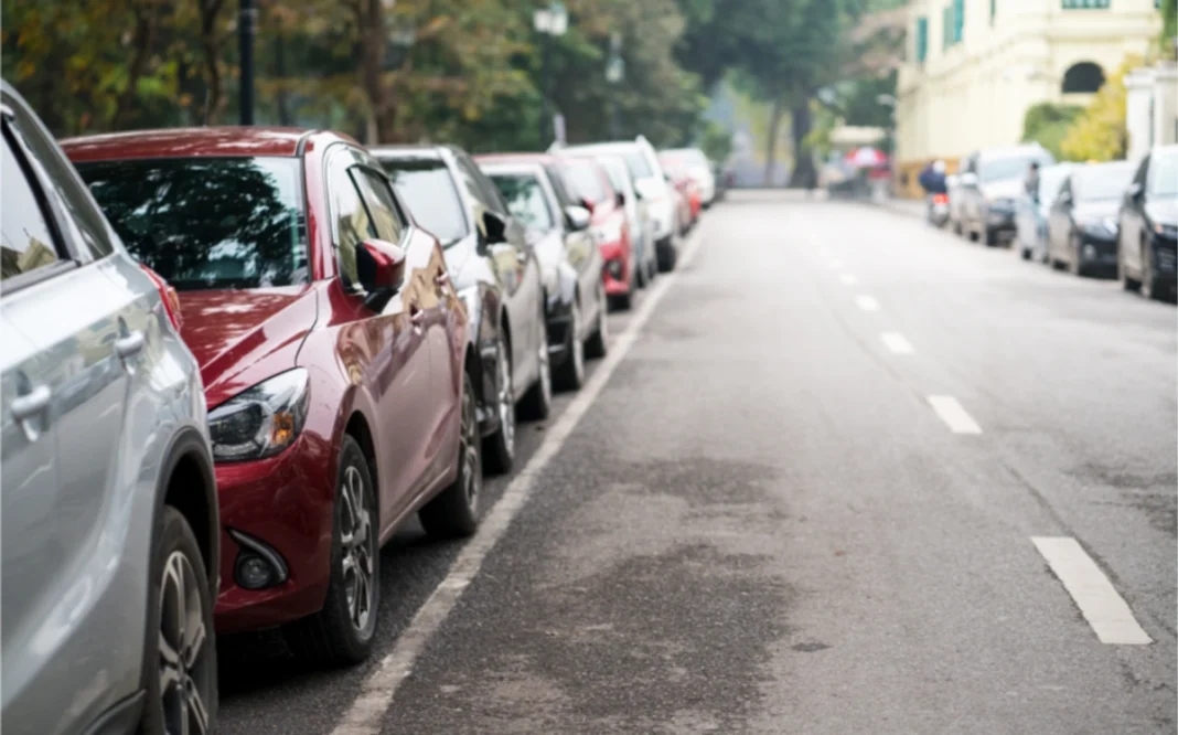 Las Realidades del Estacionamiento en Bakú: Desde las Tarifas de AYNA hasta los Precios en los Barrios