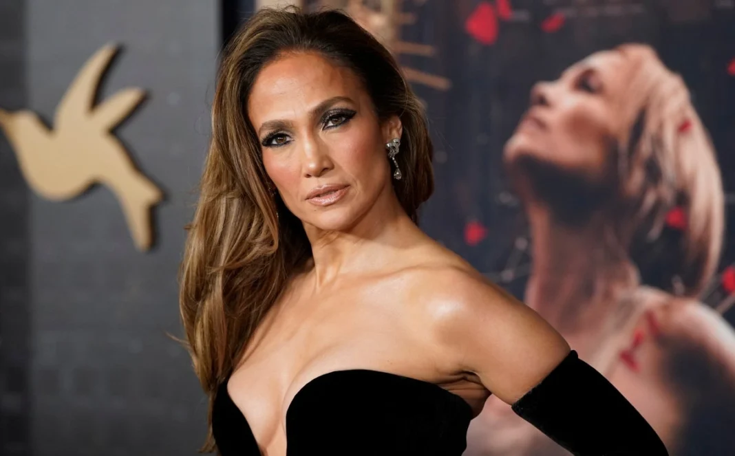 A Jennifer Lopez le niegan la entrada a una boutique en Estambul