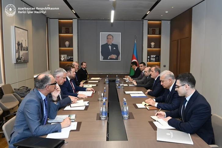 Azerbaiyán y Reino Unido debatieron áreas clave de cooperación