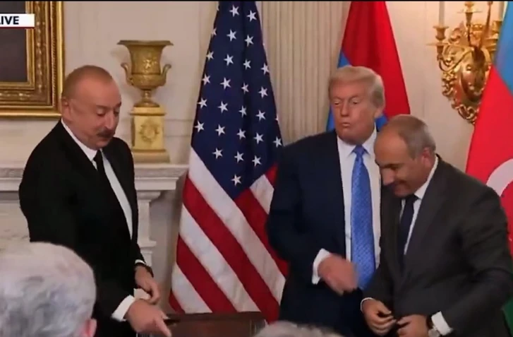 ¿Por qué Ilham Aliyev aconsejó a Nikol Pashinián llevarse la pluma? – La historia de un gesto sutil del Presidente de Azerbaiyán