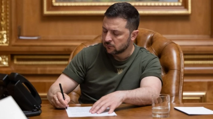La encrucijada política de Zelensky: ¿paz a cualquier precio o camino hacia su reemplazo?