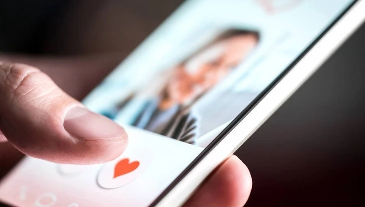 Las citas online llevan a matrimonios menos felices, según investigadores