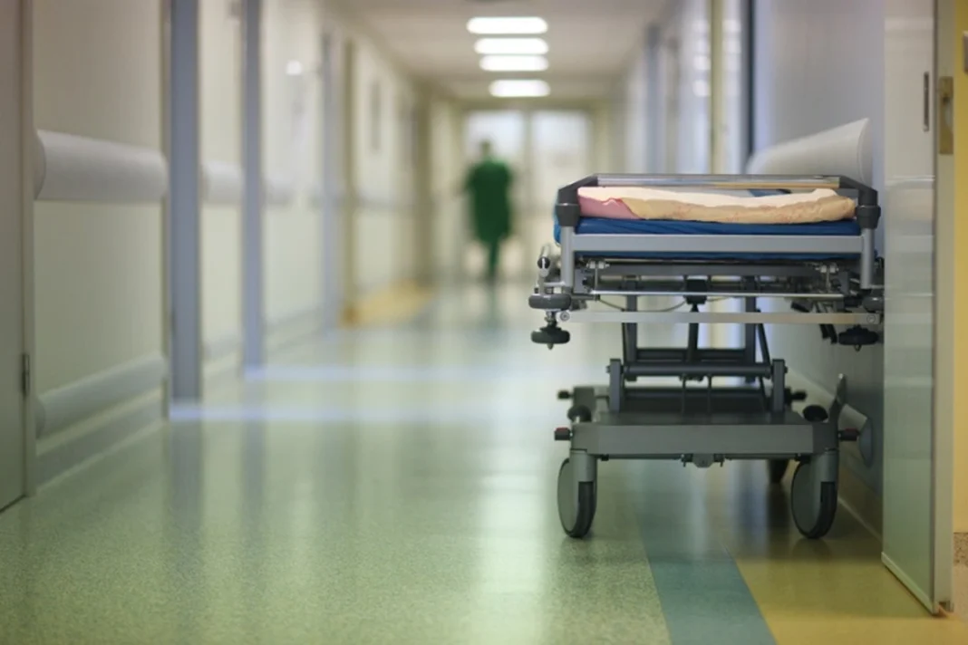 La batalla por el paciente: ¿Por qué los hospitales públicos pierden frente a las clínicas privadas?