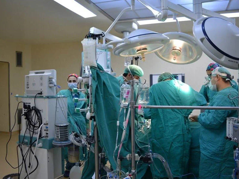 Niña de 13 Años en Azerbaiyán se Somete a Cirugía de Cambio de Género para Convertirse en Niño