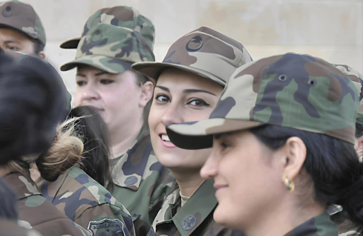 Mujeres en el ejército de Azerbaiyán: por qué no está en la agenda, explica una diputada