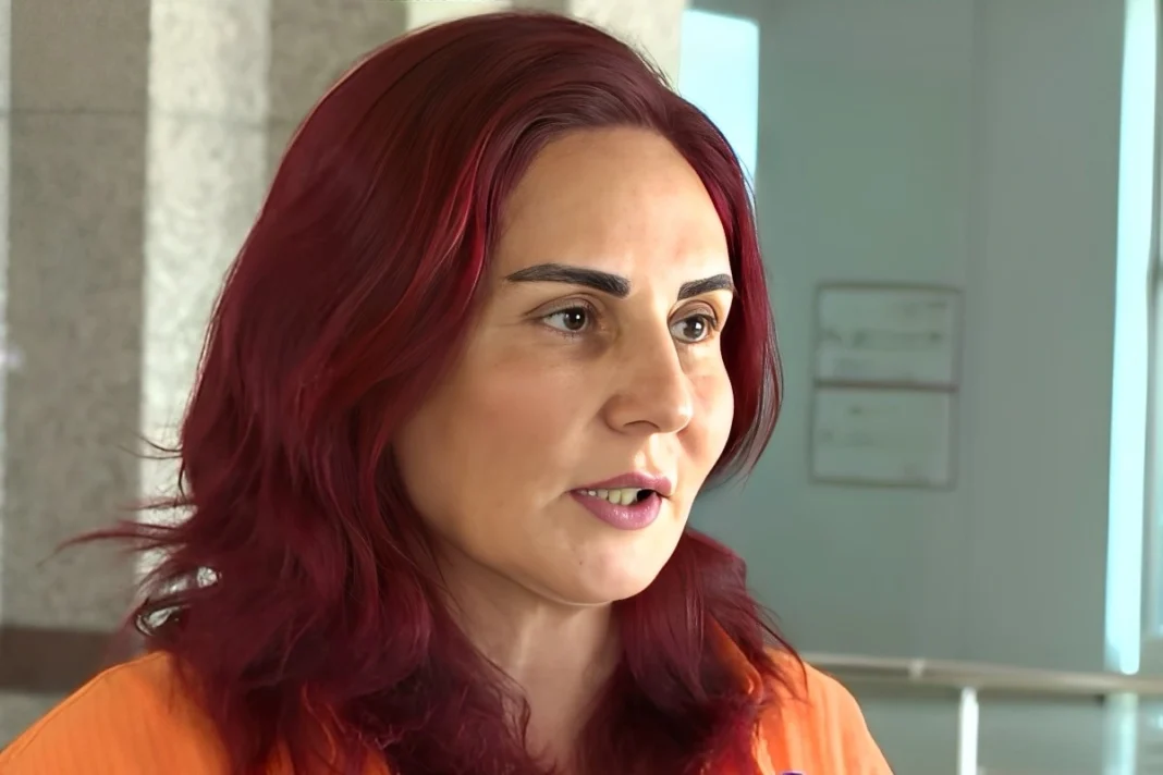 La Estudiante Más Mayor de Azerbaiyán: Una Abuela de 55 Años