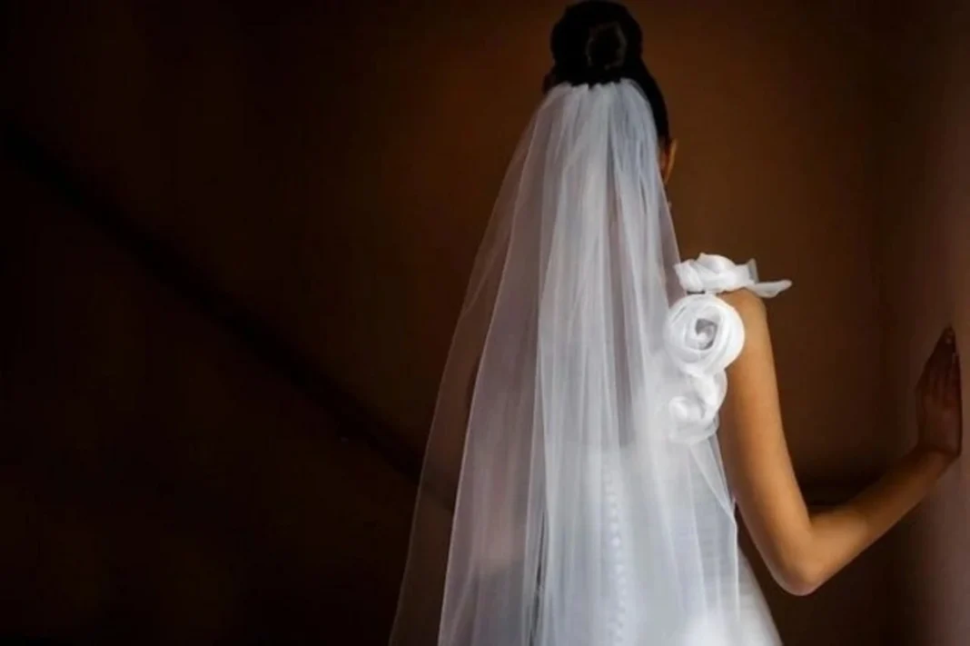 La Policía Impide la Ceremonia de Compromiso de una Niña de 15 Años
