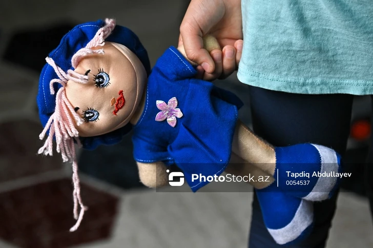 Felicidad familiar: se revelan las estadísticas de adopción de niños en Azerbaiyán