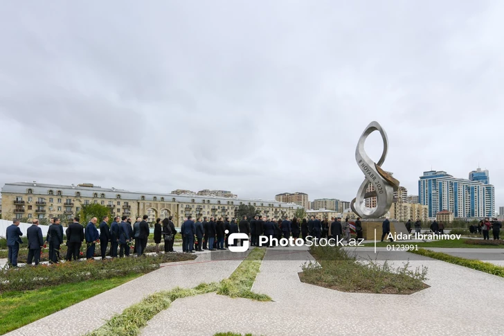 Funcionarios del Estado y del Gobierno visitan el Parque de la Victoria en el Día de la Memoria