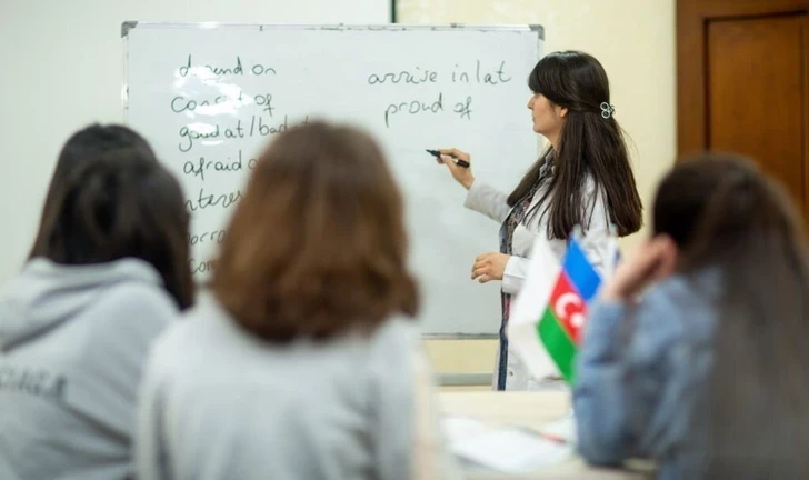Clases particulares en Azerbaiyán: los precios suben y los padres pagan