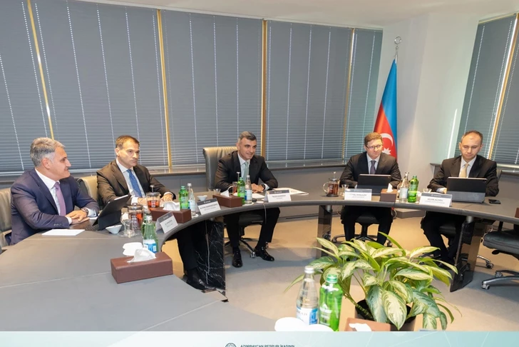 Bakú Se Fija en la IA en Conversaciones Bancarias con BNY Mellon