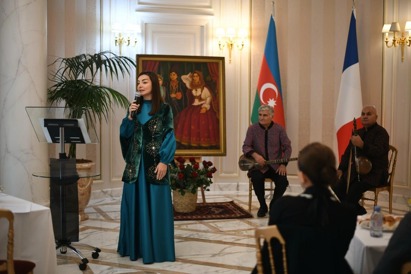 París Rinde Homenaje a la Poetisa Azerbaiyana Khurshidbanu Natavan