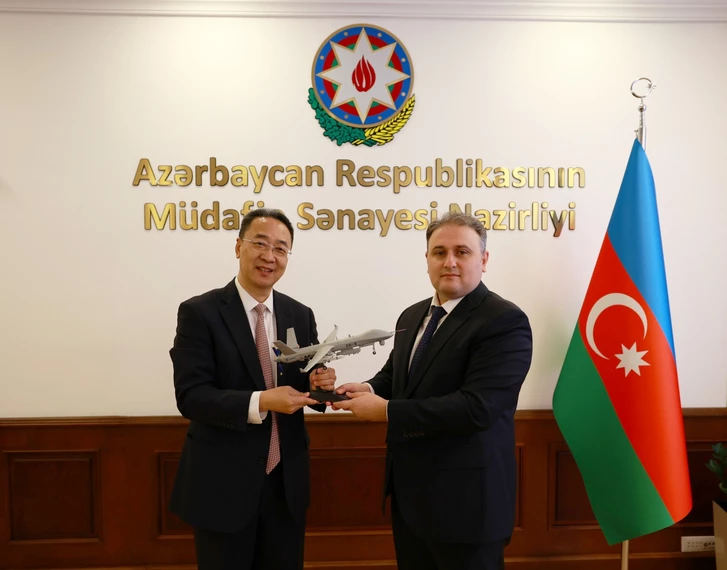 Azerbaiyán y China debatieron la cooperación en el ámbito de defensa
