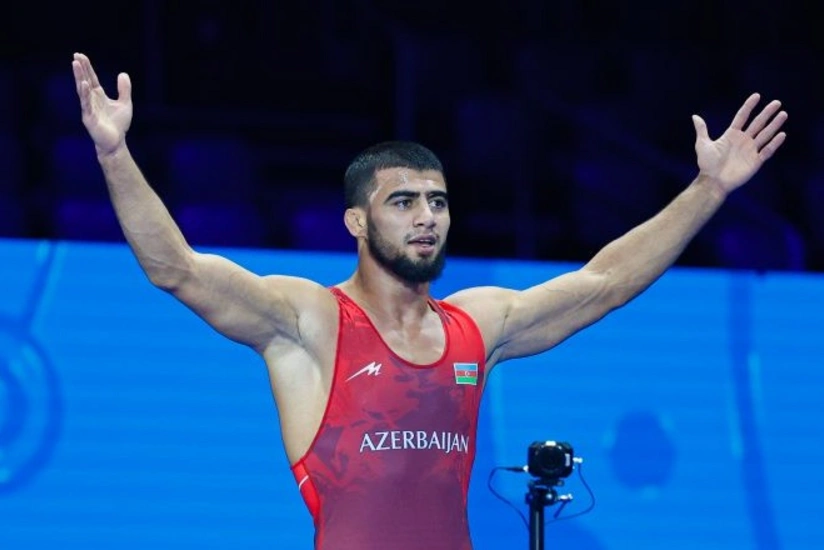 Un luchador azerbaiyano de estilo grecorromano gana la medalla de plata en el Mundial