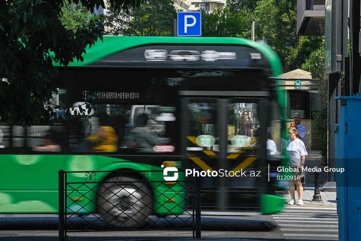 Paga por la distancia: Azerbaiyán adopta un sistema innovador de transporte público
