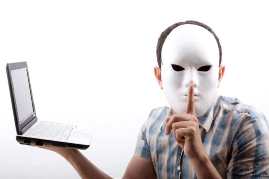 Perfiles Falsos, Chantaje y Miedo: Azerbaiyán Descubre una Red de Acoso Cibernético