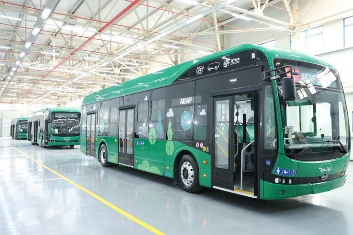 Azerbaiyán Presenta su Primer Autobús Eléctrico Ensamblado Localmente