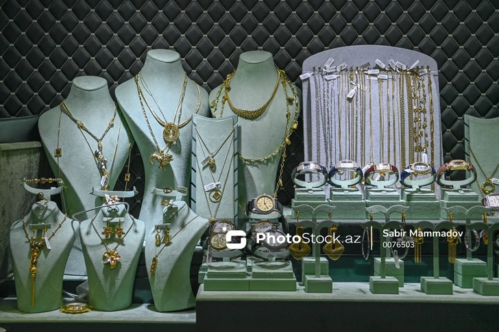 El oro en Azerbaiyán sube cada día: vendedores y economistas analizan las causas del rally de precios