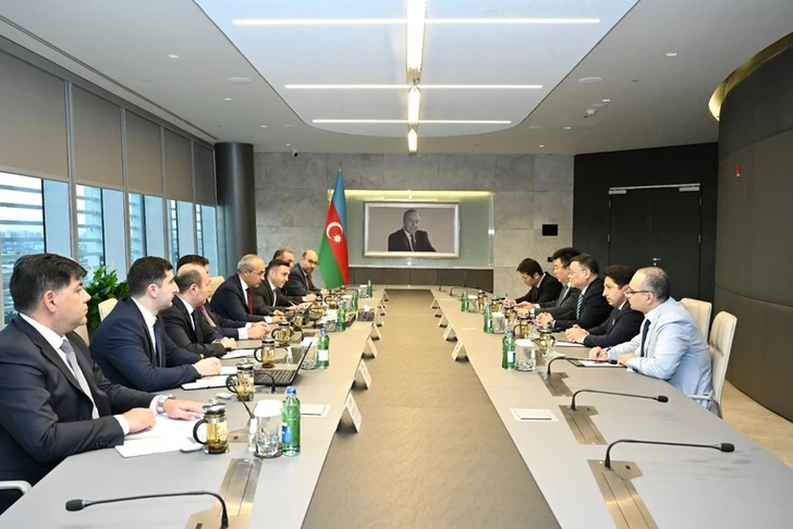 Azerbaiyán y China dialogan sobre la producción de autobuses eléctricos en Sumgait