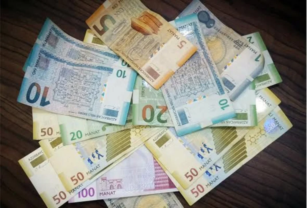 Los salarios en Azerbaiyán aumentan, pero aún están por detrás de Armenia y Georgia en dólares