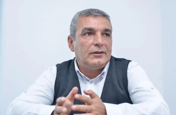 Economista Critica el Nuevo Monopolio de Taxis en Azerbaiyán