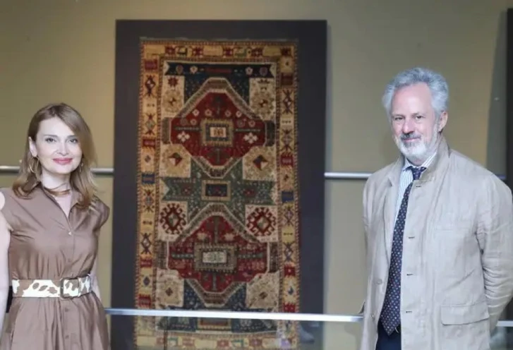 De Italia a Bakú: llega a Azerbaiyán una alfombra de Najicheván del siglo XVIII