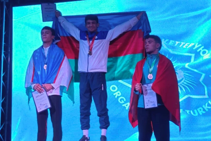 Luchadores azerbaiyanos ganan 4 medallas en el primer día de competiciones en Kirguistán