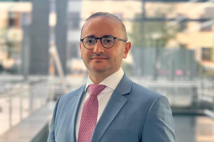 Médico azerbaiyano designado para dirigir prestigiosa clínica de gineco-obstetricia en Fráncfort