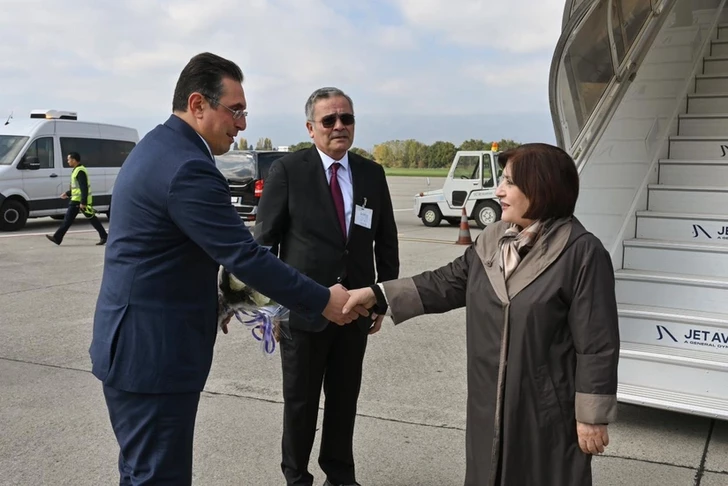 Sahiba Gafarova llega a Ginebra en visita de trabajo