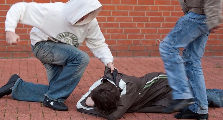 Azerbaiyán enfrenta la agresión en las aulas: padres y escuelas comparten la culpa