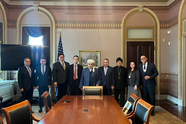 Allahshukur Pashazade insta a EE. UU. a excluir a Azerbaiyán de la lista “religiosa” de observación