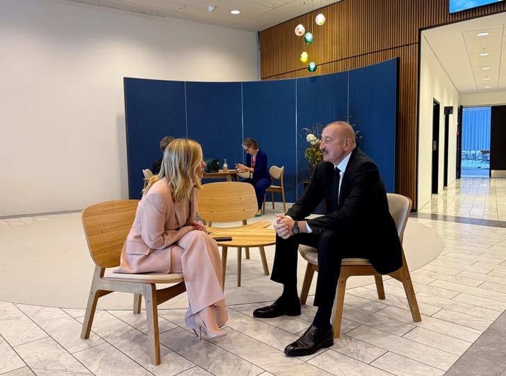 En Copenhague, Ilham Aliyev se reunió con la primera ministra de Italia, Giorgia Meloni