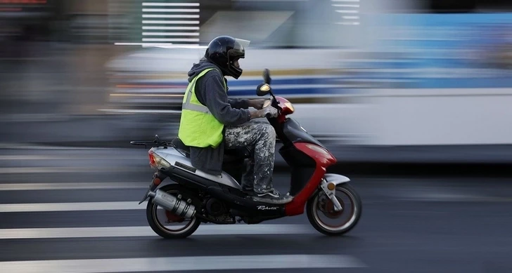 Azerbaiyán planea introducir licencias obligatorias para conducir ciclomotores