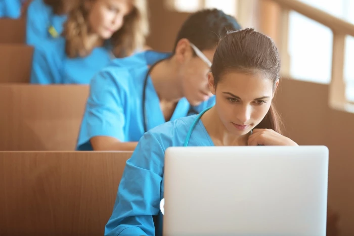 Brusca caída del rendimiento académico en la Universidad Médica de Azerbaiyán