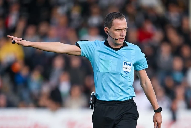 Árbitros austriacos dirigirán el partido Ucrania–Azerbaiyán de las eliminatorias del Mundial 2026