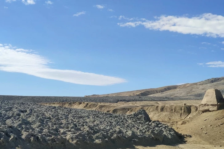 Columna de fuego y masas de lodo: qué ocurrió durante la erupción del volcán Otman Bozdag