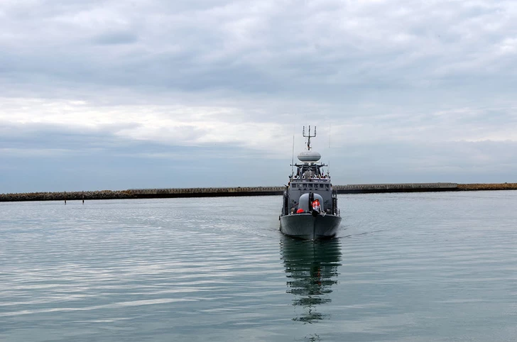 Buques iraníes llegan a Azerbaiyán para participar en los ejercicios conjuntos AZIREX-2025