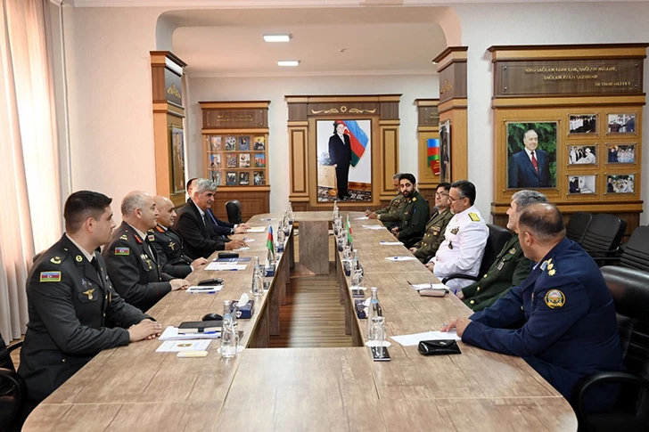 Delegación de la Universidad Nacional de Defensa de Irán visita Azerbaiyán