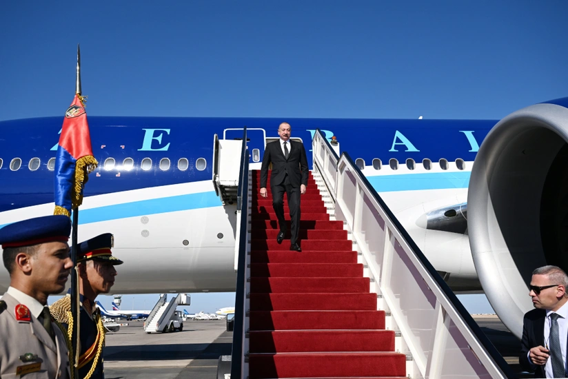 El presidente Ilham Aliyev llega a Egipto en visita de trabajo
